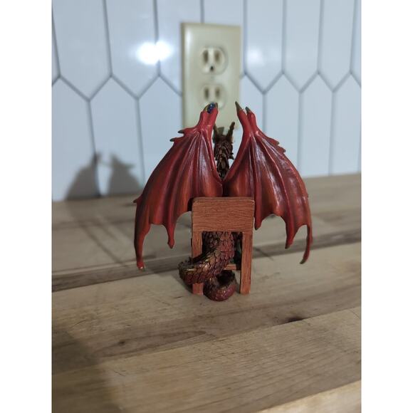 Hamilton Collection Holdin' Harry Dragon Figurine, Hold 'Em Or Fold 'Em, Flaw - Picture 3 of 6
